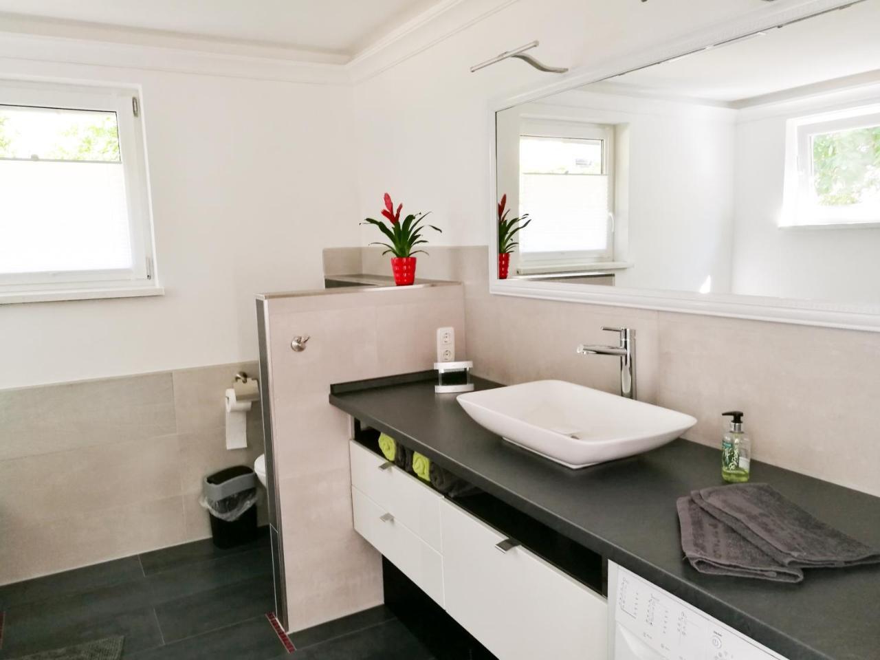 Ferienhaus Goermer Mit Wasserbett Schmölln Exterior foto
